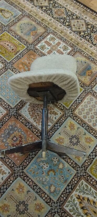 подвесное кресло цена: Стул советскийочень прочный,резьба отличная.(для швеи)-500 сом