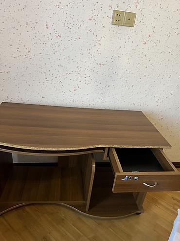 3 d rucka: Düz masa, Polkalı, Siyirməli, Teksturalı laminat — 1