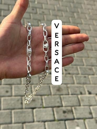 tifani sep: Versace üslubunda gümüş rəngli zəncir boyunbağı. Model iri halqalardan — 1