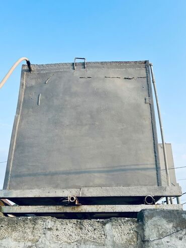 катушки для проволоки: Beton su çəni – kvadrat forma - Material: monolit beton, qalın