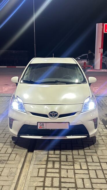 Toyota: Toyota Prius: 2015 г., 1.8 л, Робот, Гибрид, Седан