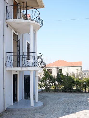 Günlük kirayə evlər: 300 kv. m, 7 otaqlı, Kombi — 1