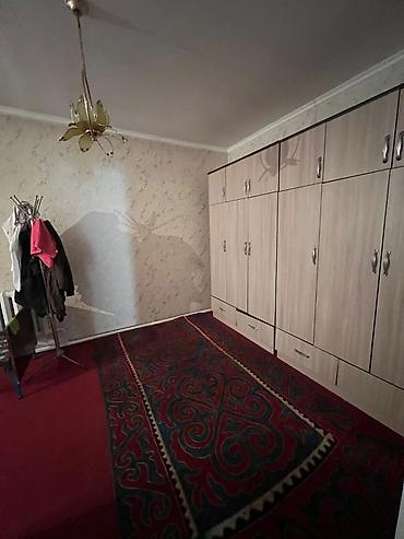 большой сад: Продаётся дом с двором и садом - Просторная гостиная с панорамным — 10