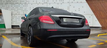 Mercedes-Benz: Mercedes-Benz E 200: 2 l | 2018 il Sedan — 3