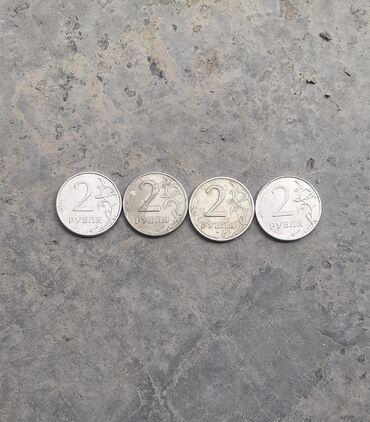 qizil gumus: Rus rubları satılır.Hamısı 2 rubldur.İki dənəsi 1998-ci ilə,biri