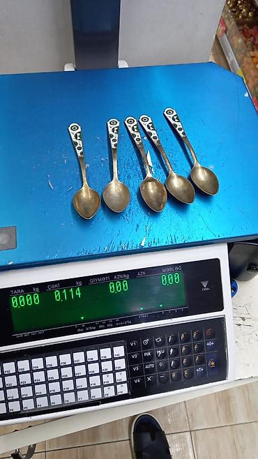 ləvazimat: Gümüş Təsvir: - 5 ədəd metal çay qaşığı - Qaşıq saplarında — 1