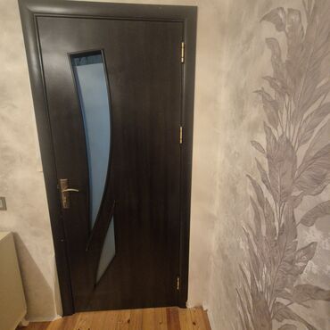 menzere sekilleri ekran ucun: Qapı – daxili/interyer model - Material: tünd rəngli MDF/laminat