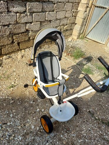 трехколесный велосипед для взрослых: Uşaqlar üçün təkərli velosiped, boz və sarı rənglərdə olan günlüklə
