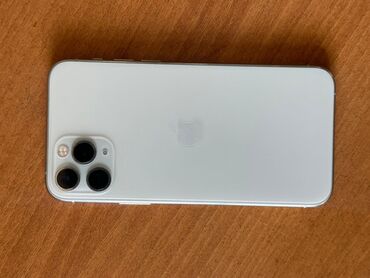 Apple iPhone: IPhone 11 Pro, Б/у, 64 ГБ, Белый, Чехол, 75 %