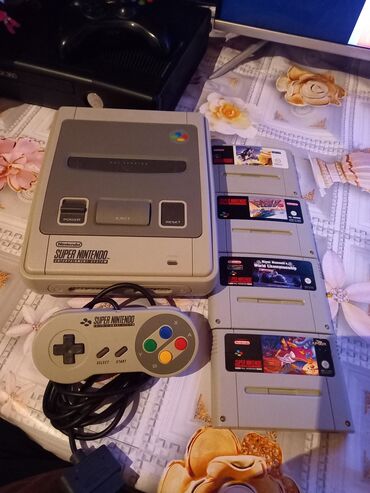 Digər oyun və konsollar: 1992 ilin Original Super Nintendo oyun konsolu ela veziyetde 1 pult