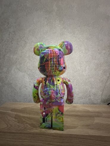 Mikrofonlar: Rəngli “bearbrick” üslubunda portativ Bluetooth kolonka - Parlaq