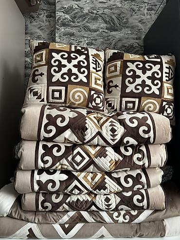 bed sheets: Жене тошок:в комплекте 6 подушек,4 жер тошок,1 жууркан,1орус тошок.Б/у — 1