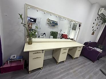 Gözəllik/saç salonu üçün geniş vizaj masası və böyük dekorativ güzgü lalafo.az -da Gözəllik/saç salonu üçün geniş vizaj masası və böyük dekorativ güzgü