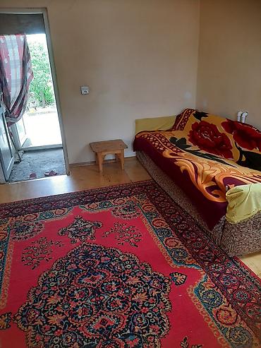 sumqayit 9 cu mikrorayon: Masazir tamstorenin arxasinda 2 otaqli orta temirli her bir ewyasi — 8