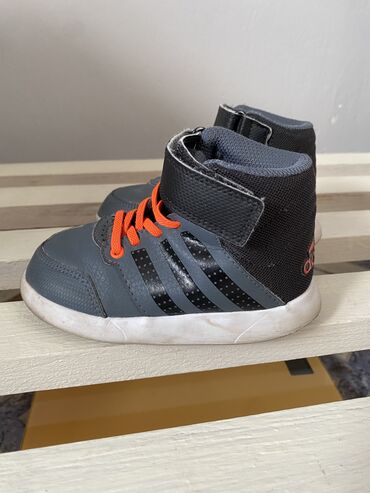 zhenskie sportivnye kostyumy adidas: Продаю детскую обувь. 💯 оригинал. Очень удобные, легкие в носке