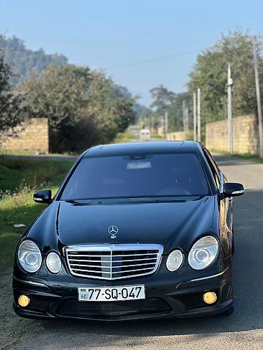 hyundai i30 oluxanası: Mercedes-Benz E 320: 3.2 l | 2004 il Sedan — 4