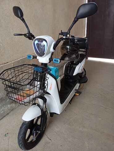 электронный велосипед: Электронный скутер сатылат 😍😍 4 акумлятор 3 скорост 😀 Заряд 35 40 км