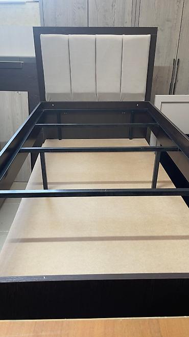 Односпальные кровати: Кровати размер200×90см каркас железный, круговой ПВХ. Матрац — 7