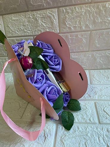 Kompleti namirnica: Poklon setovi u dekorativnim kutijama Elegantno aranžirani poklon — 23