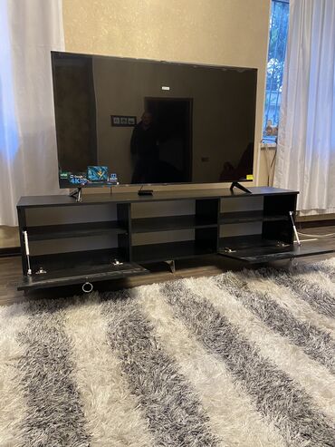 TV altlığı: Yeni, Düz TV altlığı, Polkalı, Laminat, Azərbaycan