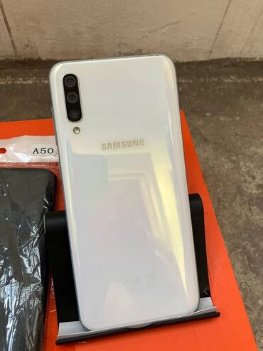 большой экран: Samsung A50s, Б/у, 64 ГБ, цвет - Белый, 2 SIM