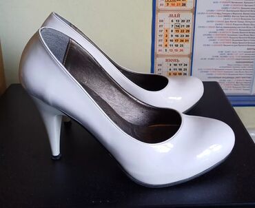 женская обувь бу 38: Туфли 39, цвет - Белый