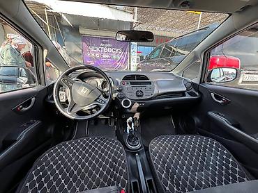 uni 260b: Honda Jazz: 2009 г., 1.3 л, Механика, Бензин, Хэтчбэк — 5