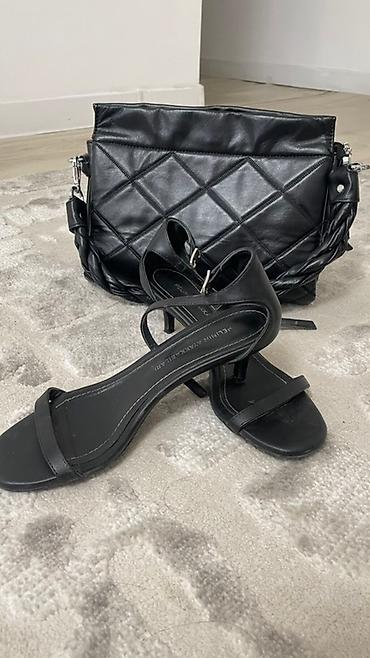 Классические сумки: Продаются сумки женские разные. При покупке 2х сумок 1 на выбор отдам — 2