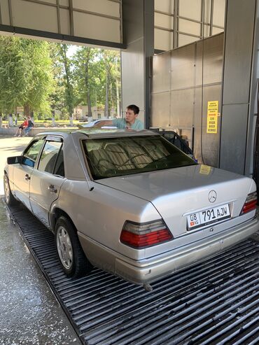 камбаин ешка: Mercedes-Benz 220: 1993 г., 2 л, Механика, Бензин, Седан