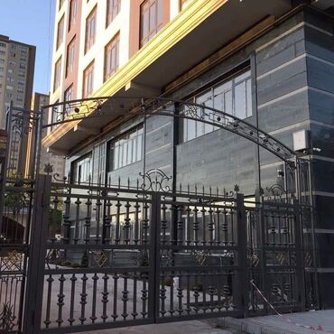 срочно продаётся 1 комнатная квартира в районе ошского рынка по улице кенсуйская: 2 комнаты, Душевая кабина, Постельное белье, Кондиционер
