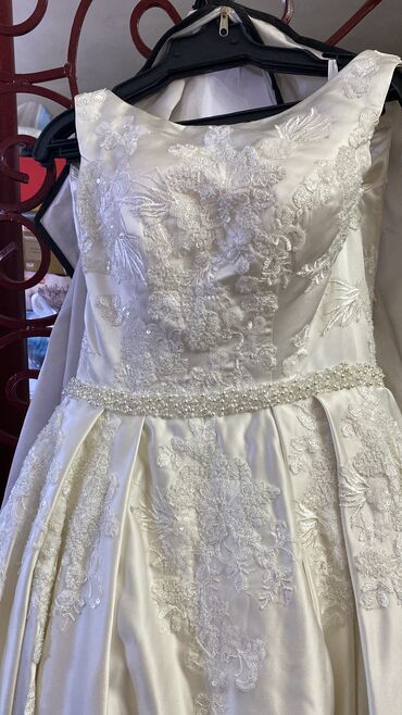 свадебное платья: Продается Б/У свадебное платье цвета Айвори. Ручная вышивка
