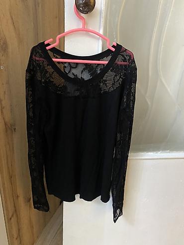 Другая женская одежда: Продаю вещи каждая вещь стоит 500 сом кроме серой футболки черной — 9