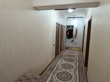 qax ayliq kiraye evler: 3 otaqlı mənzil – geniş dəhlizli, işıqlı və səliqəli planlama. -