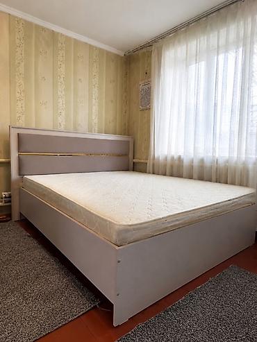 Кровать 15 000 сом Двухместная кровать в хорошем состоянии. Матрас at lalafo.kg Кровать 15 000 сом Двухместная кровать в хорошем состоянии. Матрас