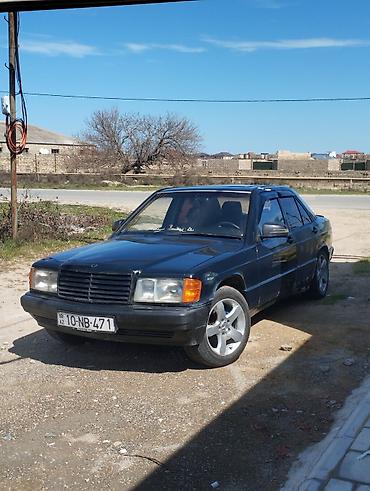 190 radiator: Mercedes-Benz 190 (W201) sedan - Korpus: 4 qapılı sedan, qara rəng - — 2