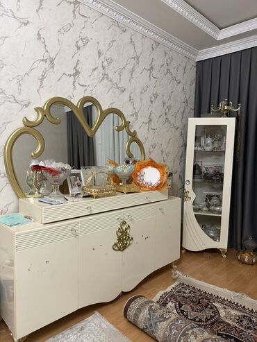 gul sekilleri ve adlari: Klassik üslubda qonaq otağı üçün mebel dəsti: - Konsol-bufet: krem