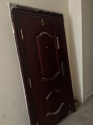 Furnitura və aksessuarlar: Giriş qapıları