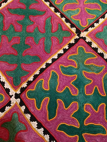 коври: Шырдак сатылат.Сапаты мыкты,колго шырылган,жаңы.Ат-Башынын шырдагы — 4
