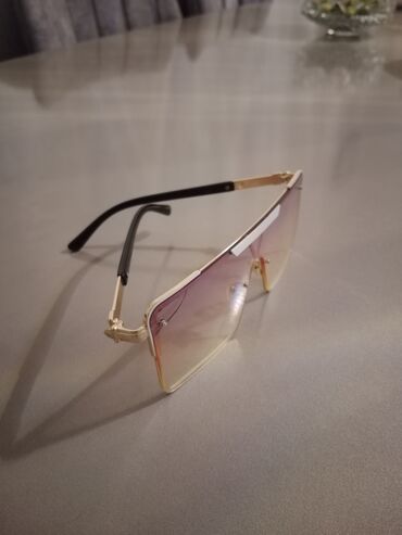 Eynəklər: Gün eynəyi, Louis Vuitton, İşlənmiş