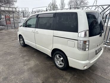 Toyota: Toyota Voxy: 2003 г., 2 л, Автомат, Бензин, Минивэн