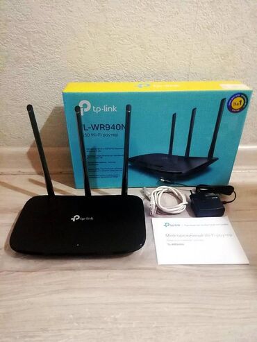 пассивное сетевое оборудование atcom: Wi-Fi роутер 3-антенный, N450, новый, отлично работает. TP-Link
