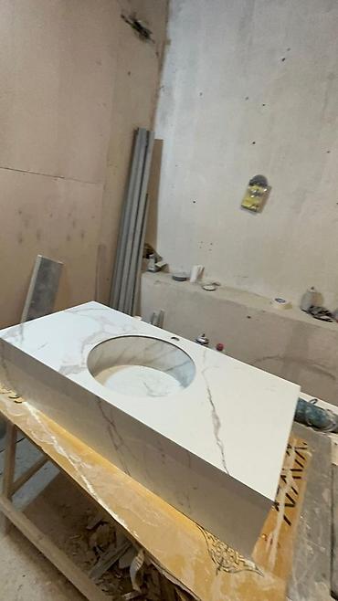 akril şüşə: Mərmər teksturalı süni daşdan (akril/kuarz səth) hazırlanmış hamam — 9