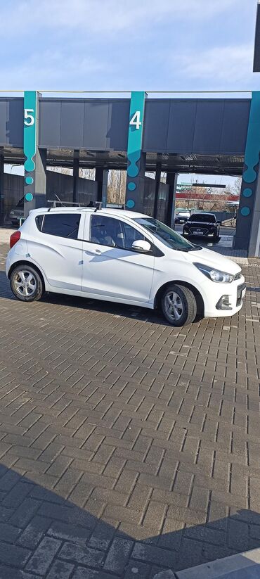 машине арзан: Chevrolet Spark: 2015 г., 1 л, Вариатор, Бензин, Хетчбек