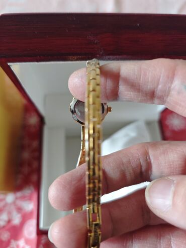 Qol saatları: Hədiyyəlik Qadın qol saatı – qızılı rəng, daş bəzəkli hədiyyə qabında — 8