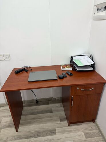 iş masası satışı: İşlənmiş, İşçi üçün, Dördbucaq masa