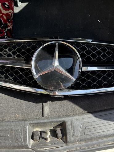 Yan və salon güzgüləri: Mercedes-Benz avtomobilləri üçün nəzərdə tutulmuş radiator barmaqlığı