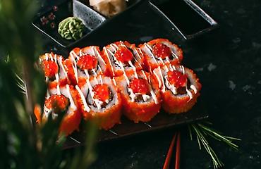 Готовые блюда, кулинария: Сеты суши и роллов - Ассорти роллов: классические, запечённые и с — 19