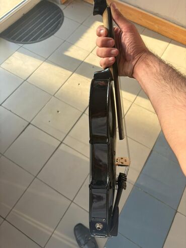 informatika 7 ci sinif derslik: Elektro skripka satılır. Səsi çox təmizdir, yalnız 1 dəfə istifadə