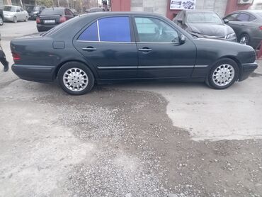 Mercedes-Benz: Mercedes-Benz E-Class: 2.2 l | 1999 il Sedan — 4