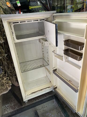 Холодильники: Б/у Двухкамерный холодильник Орск
